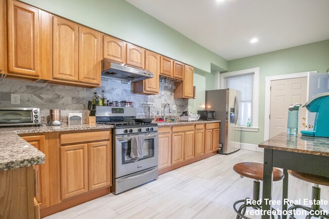 property at 872 Huntington Ave