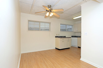 River Oaks Apartments in Tulsa, OK - Building Photo - Interior Photo