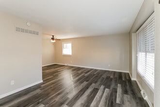 4925 NW Fisk Ave in Kansas City, MO - Building Photo - Building Photo