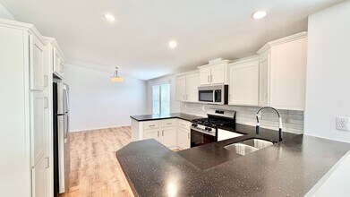 4650 Dulin Rd in Fallbrook, CA - Foto de edificio - Building Photo
