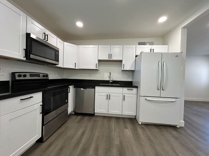 1254 W Manhatton Dr in Tempe, AZ - Building Photo