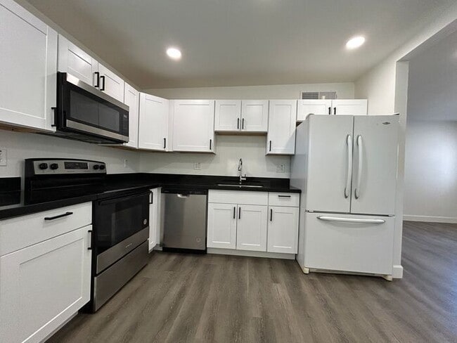 property at 1254 W Manhatton Dr