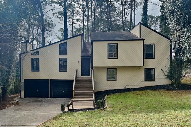 property at 3932 Fairington Dr