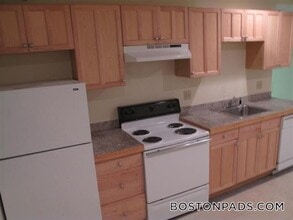 38 Hemenway St, Unit 52 in Boston, MA - Foto de edificio - Building Photo