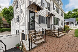 25 Highland St in Woburn, MA - Foto de edificio - Building Photo