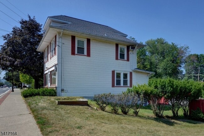 120 Newark Pompton Turnpike in Pequannock Township, NJ - Building Photo - Building Photo