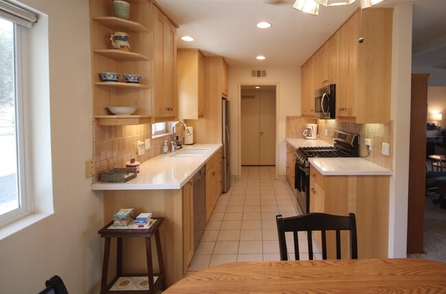 2396 S Palm Canyon Dr in Palm Springs, CA - Building Photo - Building Photo