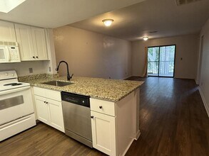 4307 Holly Tree Rd in Wilmington, NC - Building Photo - Building Photo
