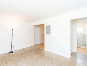4230 NE 1st Terrace in Oakland Park, FL - Building Photo - Building Photo