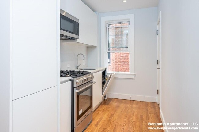 18 Forest St in Cambridge, MA - Building Photo - Building Photo