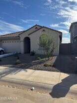10211 W Crittenden Ln in Avondale, AZ - Building Photo