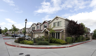 Camelot Village Townhomes in Castro Valley, CA - Building Photo