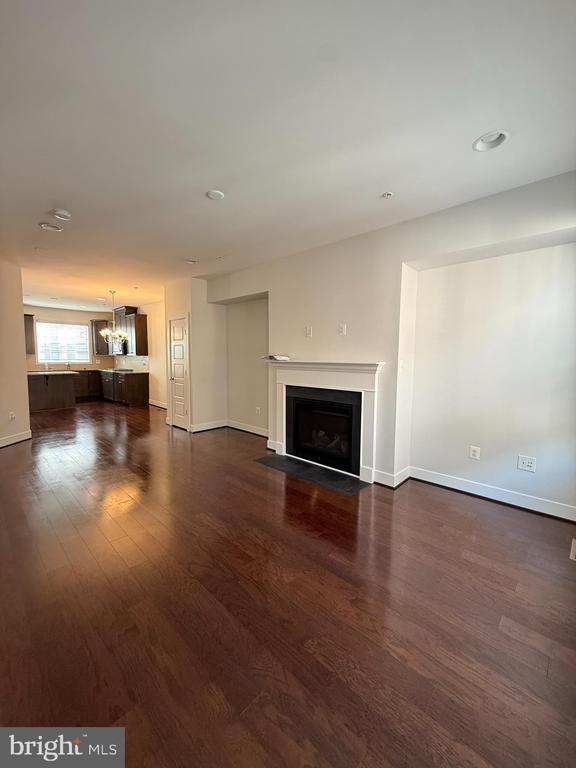 111 Kandinsky Loop in Silver Spring, MD - Foto de edificio - Building Photo