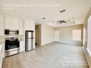 740 N Alamo Rd in Alamo, TX - Building Photo - Building Photo