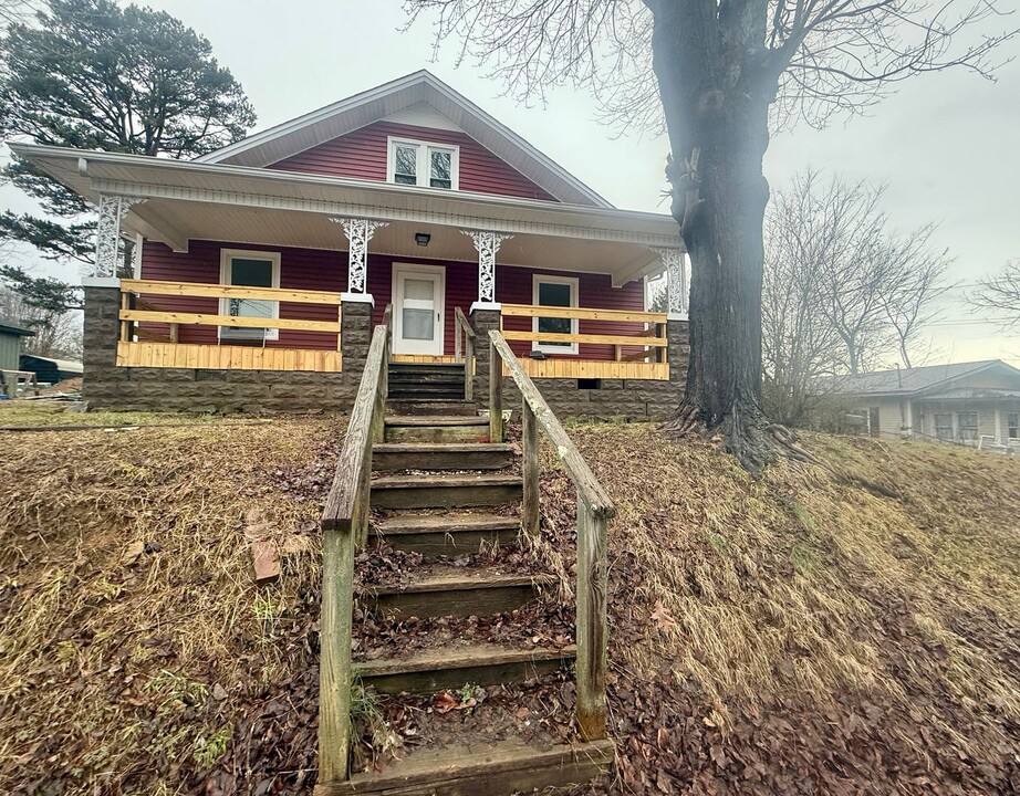 600 Lee St in Corbin, KY - Building Photo