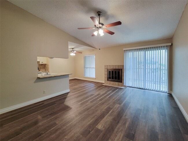700 Thicket Ln in Houston, TX - Building Photo - Building Photo