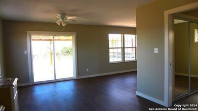 23 US-87 in Comfort, TX - Building Photo - Building Photo