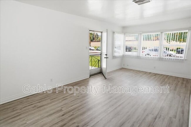 22915 9th St in Santa Clarita, CA - Building Photo - Building Photo