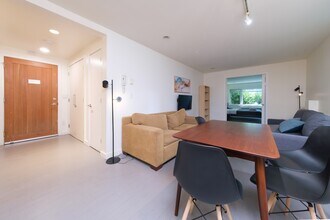 1540 Haro St in Vancouver, BC - Building Photo - Building Photo