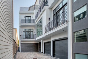 5521 Kiam St in Houston, TX - Building Photo