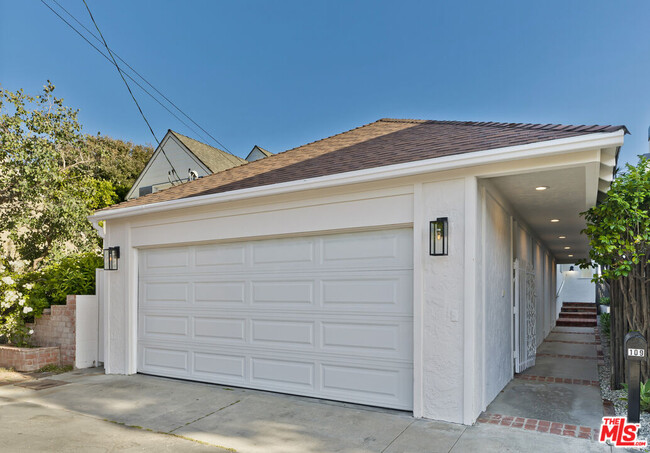 23350 Malibu Colony Rd in Malibu, CA - Foto de edificio - Building Photo