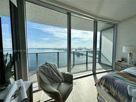 488 NE 18th St, Unit 3615 in Miami, FL - Building Photo - Building Photo