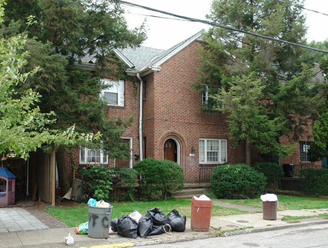 1509 Jackson St in Charleston, WV - Foto de edificio - Building Photo