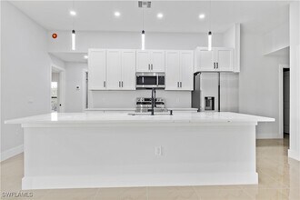 452 Mercedes Ct in Lehigh Acres, FL - Building Photo - Building Photo