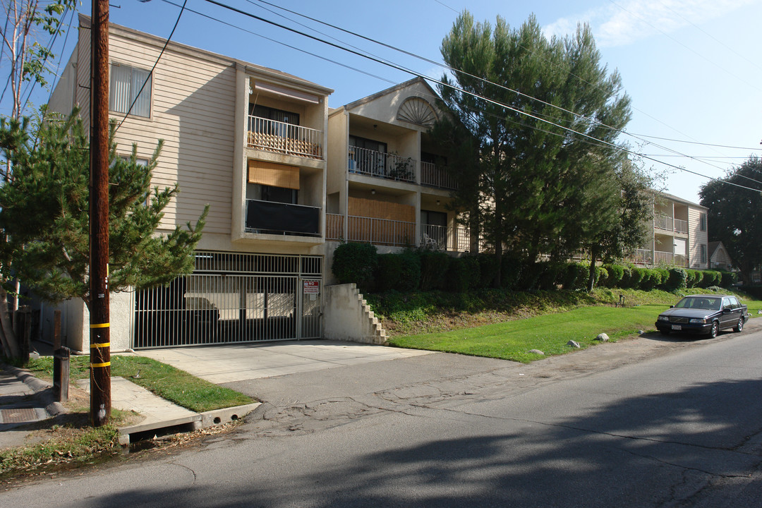 Scoville Apartments in Sunland, CA - Building Photo