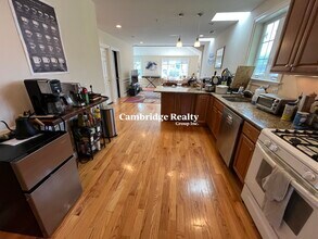 614 Main St, Unit 2 in Medford, MA - Building Photo - Building Photo