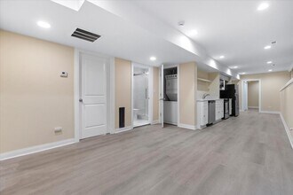 1635 N Ashland Ave in Chicago, IL - Building Photo - Building Photo