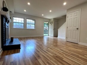 411 Hampton Ct in Falls Church, VA - Building Photo - Building Photo