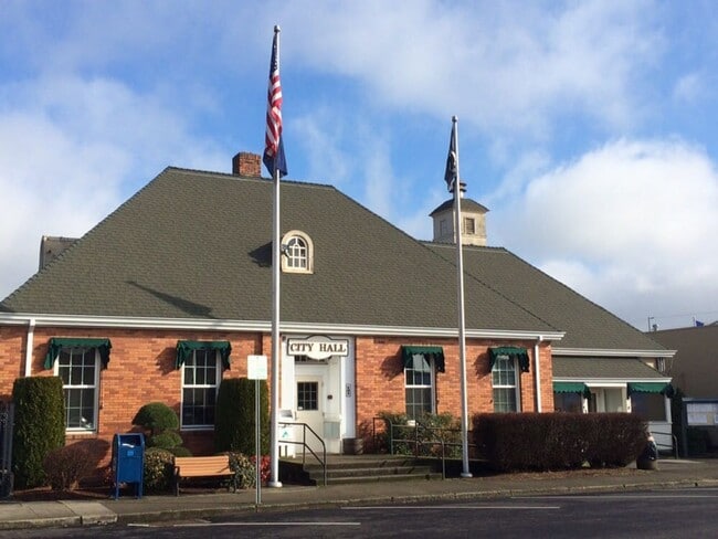 182 N Holly St in Canby, OR - Building Photo - Building Photo