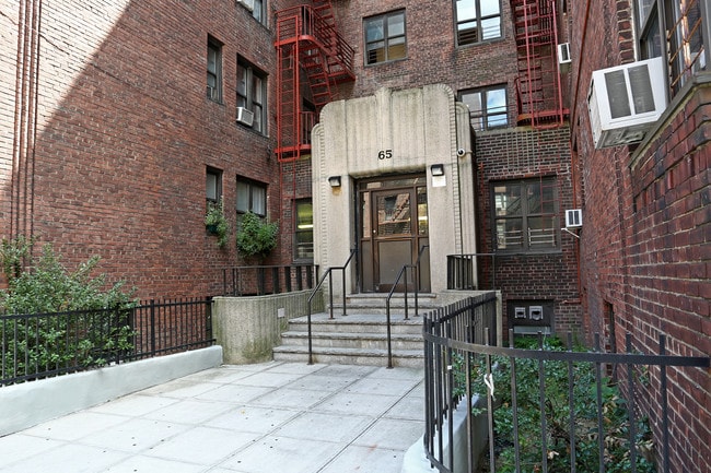 57-65 Hillside Ave in New York, NY - Foto de edificio - Building Photo