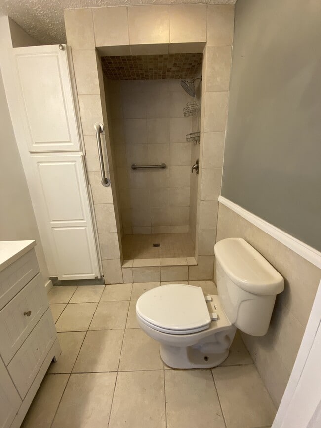 174 N Buhl Farm Dr in Hermitage, PA - Building Photo - Building Photo