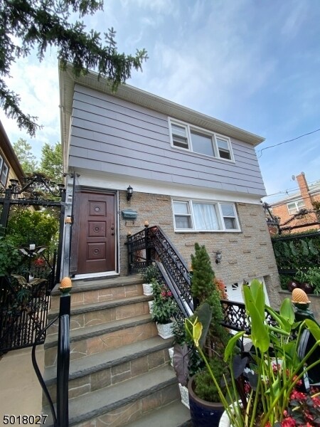 51 Argyle Terrace-Unit -2 in Irvington, NJ - Building Photo