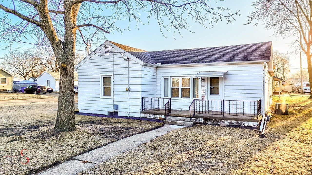 1028 Pine St in Ottawa, IL - Building Photo
