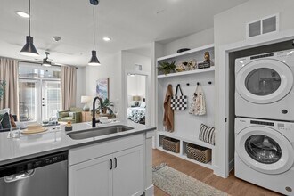 Eastpoint Apartments in Austin, TX - Foto de edificio - Building Photo