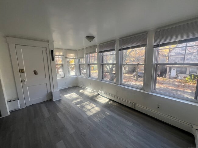 381 Shelton Ave in New Haven, CT - Building Photo - Building Photo