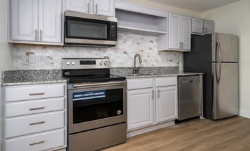 Beacon Pointe Apartments in Birmingham, AL - Foto de edificio - Building Photo