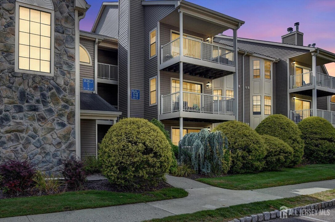 54 Lear Ct in East Brunswick, NJ - Building Photo