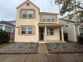 2527 N Village Dr in Santa Rosa, CA - Building Photo