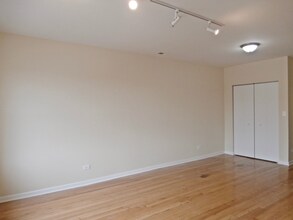 3123 W Lawrence Ave, Unit 2 in Chicago, IL - Building Photo - Building Photo