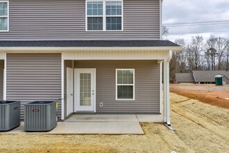 8077 Bell Campground Rd in Powell, TN - Building Photo - Building Photo