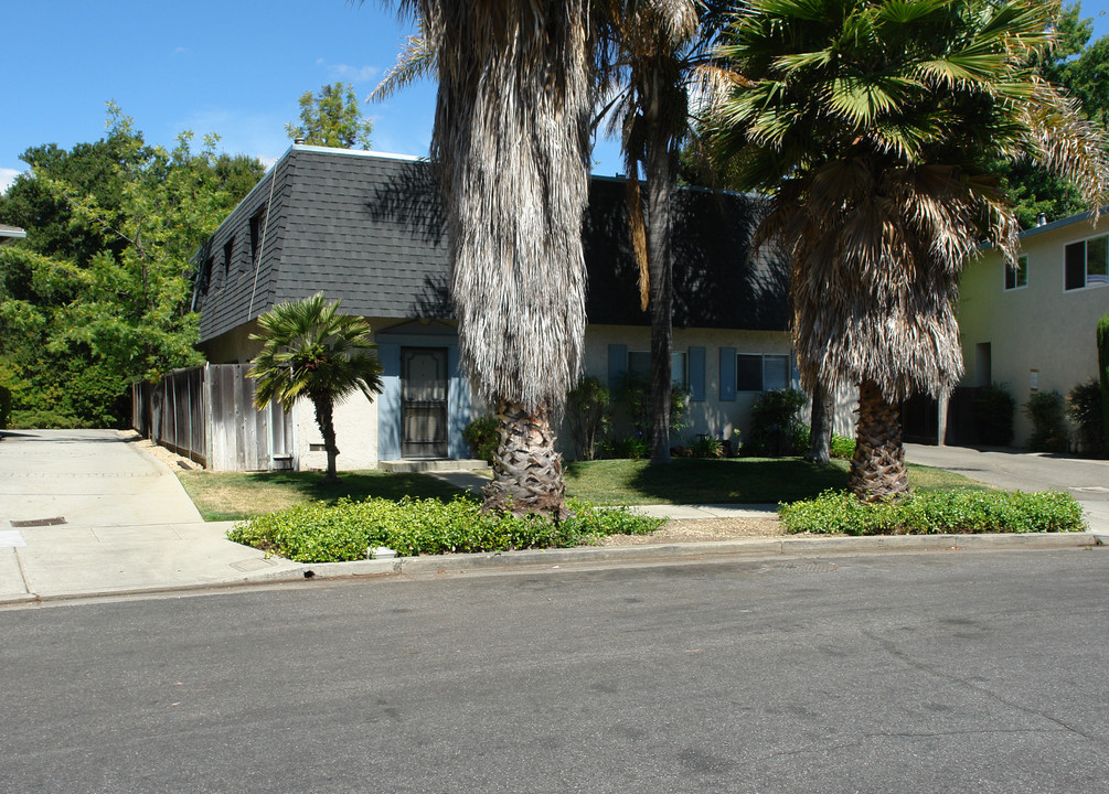 1625 Brookvale Dr in San Jose, CA - Building Photo