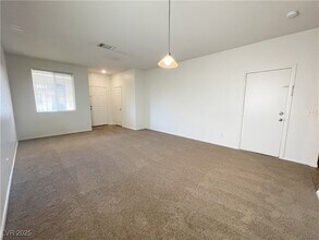 1312 Creek Village Ave in Las Vegas, NV - Building Photo - Building Photo