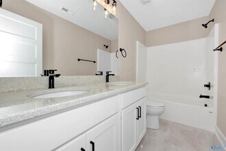2700 Woodview Dr SE in Huntsville, AL - Building Photo - Building Photo
