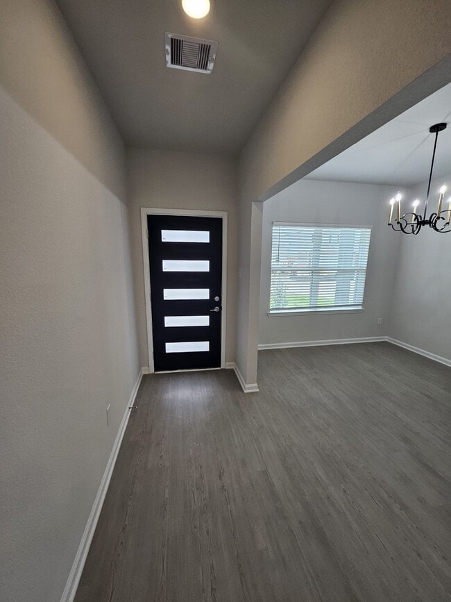 2727 Crested Creek Ln