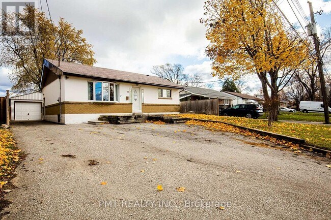 11 Bellefontaine St in Toronto, ON - Building Photo - Building Photo