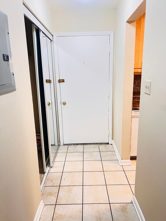 655 Deepwoods Dr, Unit 1i in Mundelein, IL - Building Photo